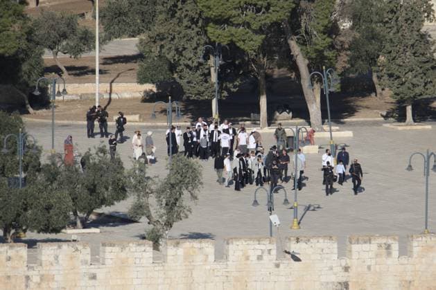 Israelis force entry into Al-Aqsa Mosque complex under police escort during Sukkot holiday JERUSALEM - SEPTEMBER 27: Groups of Israeli settlers, accompanied by heavily armed Israeli police personnel, tour the courtyards of the Al-Aqsa Mosque complex during the Jewish festival of Sukkot (Feast of Tabernacles) in Jerusalem on September 27, 2026. Gazi Samad Anadolu Jerusalem Israel. Editorial use only. Please get in touch for any other usage.  Copyright: x2026xAnadoluxGazixSamadx