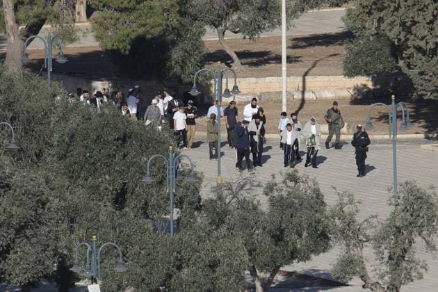Israelis force entry into Al-Aqsa Mosque complex under police escort during Sukkot holiday JERUSALEM - SEPTEMBER 27: Groups of Israeli settlers, accompanied by heavily armed Israeli police personnel, tour the courtyards of the Al-Aqsa Mosque complex during the Jewish festival of Sukkot (Feast of Tabernacles) in Jerusalem on September 27, 2026. Gazi Samad Anadolu Jerusalem Israel. Editorial use only. Please get in touch for any other usage.  Copyright: x2026xAnadoluxGazixSamadx