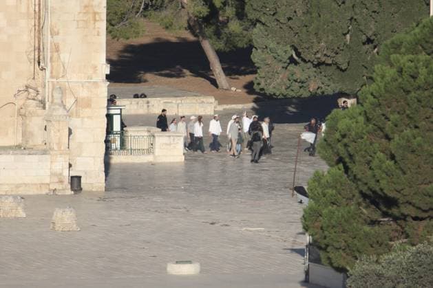 Israelis force entry into Al-Aqsa Mosque complex under police escort during Sukkot holiday JERUSALEM - SEPTEMBER 27: Groups of Israeli settlers, accompanied by heavily armed Israeli police personnel, tour the courtyards of the Al-Aqsa Mosque complex during the Jewish festival of Sukkot (Feast of Tabernacles) in Jerusalem on September 27, 2026. Gazi Samad Anadolu Jerusalem Israel. Editorial use only. Please get in touch for any other usage.  Copyright: x2026xAnadoluxGazixSamadx