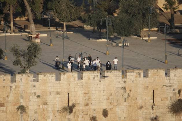 Israelis force entry into Al-Aqsa Mosque complex under police escort during Sukkot holiday JERUSALEM - SEPTEMBER 27: Groups of Israeli settlers, accompanied by heavily armed Israeli police personnel, tour the courtyards of the Al-Aqsa Mosque complex during the Jewish festival of Sukkot (Feast of Tabernacles) in Jerusalem on September 27, 2026. Gazi Samad Anadolu Jerusalem Israel. Editorial use only. Please get in touch for any other usage.  Copyright: x2026xAnadoluxGazixSamadx