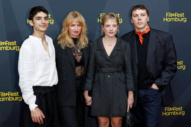 Andronikos Korakas, Leonie Krippendorff, Jella Haase, and Joshua Hupfauer at the premiere of the feature film *Kinder der Sonne* (*Children of the Sun*) at the 34th Filmfest Hamburg 2026 at Cinemaxx Dammtor in Hamburg, September 26, 2026 Foto:xC.xTamckex xFuturexImagex kinder_6914