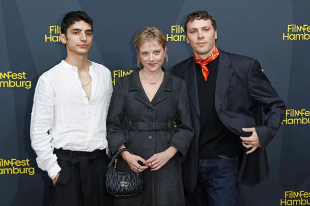 Andronikos Korakas, Jella Haase, and Joshua Hupfauer at the premiere of the feature film *Kinder der Sonne* (*Children of the Sun*) at the 34th Filmfest Hamburg 2026 at Cinemaxx Dammtor in Hamburg, September 26, 2026 Foto:xC.xTamckex xFuturexImagex kinder_6917