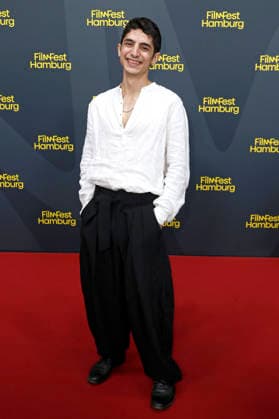 Andronikos Korakas at the premiere of *Children of the Sun* at the 34th Hamburg Film Festival at Cinemaxx Dammtor, Hamburg, Germany, September 26, 2026 Foto:xC.xTamckex xFuturexImagex kinder_6918