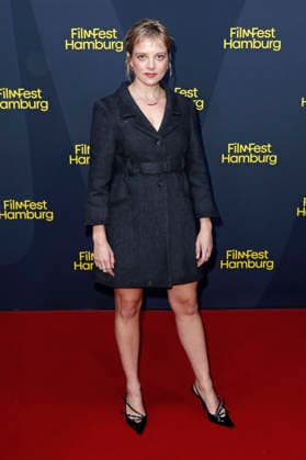 Jella Haase at the premiere of the film *Kinder der Sonne* (*Children of the Sun*) at the 34th Filmfest Hamburg 2026 at Cinemaxx Dammtor in Hamburg, September 26, 2026 Foto:xC.xTamckex xFuturexImagex kinder_6927