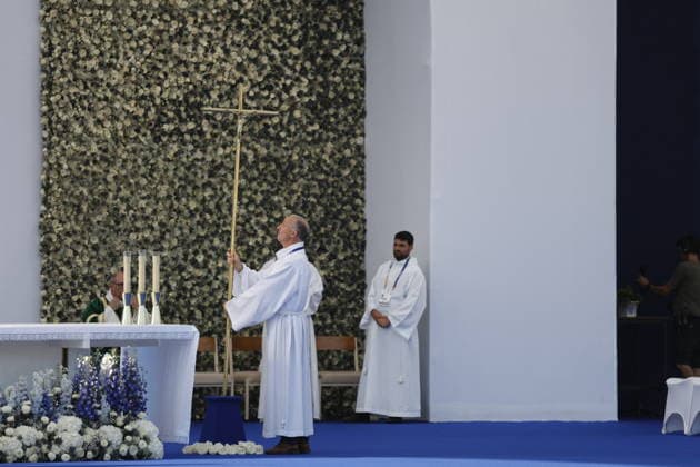 Visit to France of Pope Leo XIV - Mass at Lourdes Sanctuary Faithful gather ahead of the Pope Leo XIV mass at Prairie at the Lourdes sanctuary, southwestern France, on September 27, 2026. Pope Leo XIV makes a historic apostolic journey of four days to France scheduled for September 25 to 28, 2026. Photo by Margot Le Gonidec ABACAPRESS.COM Lourdes France  Copyright: xLexGonidecxMargot ABACAx