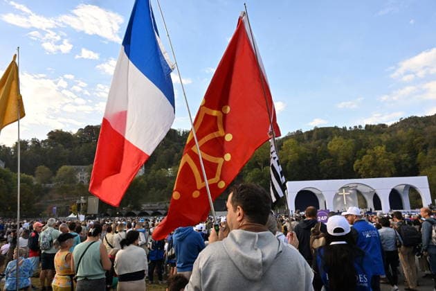 IPA89024965 - France, Lourdes, Vatican, September 27, 2026: Holy Mass celebrated by Pope Leo XIV at the Prairie of the Shrine of Our Lady of Lourdes during his apostolic journey to France. Photograph by ALESSIA GIULIANI Catholic Press Photo  Copyright: xALESSIAxGIULIANI xCatholicxPressxPhotox xx IPA89024965