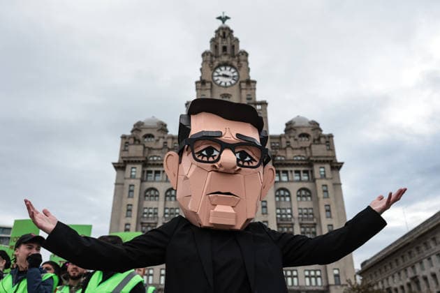 Labour Party Annual Conference 2026 A young activist wearing a Papier-mache Andy Burnham The UK Prime Minister head protests outside the Royal Liver Building during the Labour Party Annual Conference 2026 at Convention Centre, Liverpool, United Kingdom on 27 September 2026 (Photo by Mark Cosgrove News Images) Liverpool Convention Centre Merseyside United Kingdom Copyright: xMarkxCosgrove NewsxImagesx
