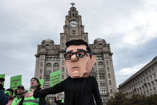 Labour Party Annual Conference 2026 A young activist wearing a Papier-mache Andy Burnham The UK Prime Minister head protests about jobs for our future with colleagues during the Labour Party Annual Conference 2026 at Convention Centre, Liverpool, United Kingdom on 27 September 2026 (Photo by Mark Cosgrove News Images) Liverpool Convention Centre Merseyside United Kingdom Copyright: xMarkxCosgrove NewsxImagesx