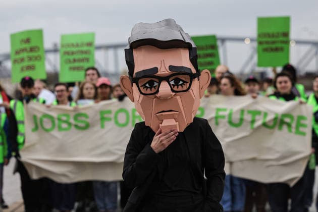 Labour Party Annual Conference 2026 A young activist wearing a Papier-mache Andy Burnham The UK Prime Minister head protests about jobs for our future with colleagues during the Labour Party Annual Conference 2026 at Convention Centre, Liverpool, United Kingdom on 27 September 2026 (Photo by Mark Cosgrove News Images) Liverpool Convention Centre Merseyside United Kingdom Copyright: xMarkxCosgrove NewsxImagesx