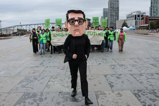Labour Party Annual Conference 2026 A young activist wearing a Papier-mache Andy Burnham The UK Prime Minister head protests about jobs for our future with colleagues during the Labour Party Annual Conference 2026 at Convention Centre, Liverpool, United Kingdom on 27 September 2026 (Photo by Mark Cosgrove News Images) Liverpool Convention Centre Merseyside United Kingdom Copyright: xMarkxCosgrove NewsxImagesx