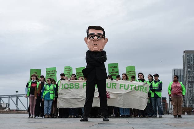 Labour Party Annual Conference 2026 A young activist wearing a Papier-mache Andy Burnham The UK Prime Minister head protests about jobs for our future with colleagues during the Labour Party Annual Conference 2026 at Convention Centre, Liverpool, United Kingdom on 27 September 2026 (Photo by Mark Cosgrove News Images) Liverpool Convention Centre Merseyside United Kingdom Copyright: xMarkxCosgrove NewsxImagesx