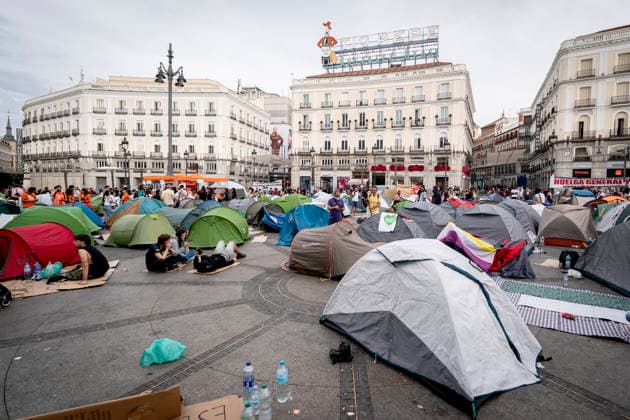 500 People Spend the Night at Madrid s Puerta del Sol After Camping Out to Demand the Maricarmen Decree Numerous people gathered in tents to demand the approval of a housing decree at the Puerta del Sol on September 27, 2026, in Madrid, Spain. 500 people spent the night this Sunday at Madrid’s Puerta del Sol after camping out in about a hundred tents all night, according to figures provided by the Government Delegation to Europa Press, to demand the approval of a housing decree—which they have dubbed the Maricarmen Decree — at the Council of Ministers meeting to be held on Tuesday, September 29, 2026. SEPTEMBER 27, 2026 CAMP-OUT IN MADRID, MADRID, SPAIN Copyright: xA.xPÃ rezxMecax 7803854