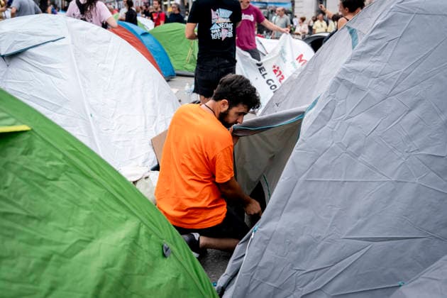 500 People Spend the Night at Madrid s Puerta del Sol After Camping Out to Demand the Maricarmen Decree Numerous people are gathered in tents to demand the approval of a housing decree at the Puerta del Sol on September 27, 2026, in Madrid, Spain. 500 people spent the night in Madrid’s Puerta del Sol this Sunday after camping out in about a hundred tents all night, according to figures provided by the Government Delegation to Europa Press, to demand the approval of a housing decree—which they have dubbed the Maricarmen Decree — at the Council of Ministers meeting to be held on Tuesday, September 29, 2026. SEPTEMBER 27, 2026 CAMP-OUT IN MADRID, SPAIN  Copyright: xA.xPÃ rezxMecax 7803857