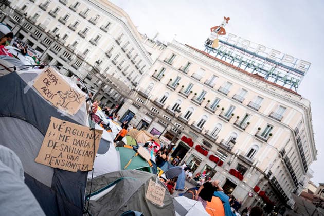 500 People Spend the Night at Madrid’s Puerta del Sol After Camping Out to Demand the Maricarmen Decree Numerous people gathered in tents at the Puerta del Sol to demand the approval of a housing decree on September 27, 2026, in Madrid, Spain. 500 people spent the night in Madrid’s Puerta del Sol this Sunday after camping out in about 100 tents all night, according to figures provided by the Government Delegation to Europa Press, to demand the approval of a housing decree—which they have dubbed the Maricarmen Decree — at the Council of Ministers meeting to be held on Tuesday, September 29, 2026. SEPTEMBER 27, 2026 CAMP-OUT IN MADRID, SPAIN  Copyright: xA.xPÃ rezxMecax 7803856