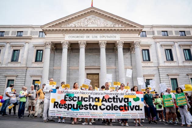 Suicide Prevention Rally in Madrid: A large crowd gathered during the National Suicide Prevention Rally in front of the Congress of Deputies on September 27, 2026, in Madrid, Spain. The rally was organized under the slogan Active Listening, Collective Response, coinciding with Suicide Awareness Month. September 27, 2026, On Foot, Madrid, Spain  Copyright: xA.xPÃ rezxMecax 7803978