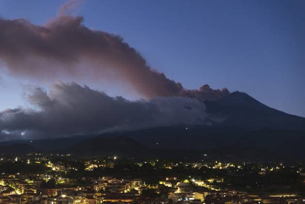 Etna volcano ash emissions halt flights at Catania Airport CATANIA, ITALY - SEPTEMBER 27: Mount Etna emits volcanic ash from its North-East Crater as volcanic activity disrupts air traffic at Catania-Fontanarossa International Airport in Catania, Sicily, Italy on September 27, 2026. The ash cloud has prompted restrictions on the airspace around the volcano, with flights at Catania airport suspended and some services cancelled, delayed or diverted to other airports in Sicily. Passengers have been advised to check their flight status with their airline before travelling to the airport. Salvatore Allegra Anadolu Catania Italy. Editorial use only. Please get in touch for any other usage.  Copyright: x2026xAnadoluxSalvatorexAllegrax