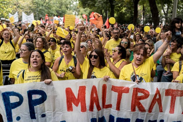 Protest in Support of Madrid’s Public Education System: A large crowd gathered during a protest in support of the public education system on September 27, 2026, in Madrid, Spain. The educational community of the Community of Madrid—comprising teachers, families, and students—has organized the demonstration under the slogan In Defense of Public Education to demand a reduction in class sizes, school schedules that allow for adequate attention to students, an increase in staffing levels, and solutions to excessive bureaucratic burdens. SEPTEMBER 27, 2026 Diego Radamé Madrid, Madrid, Spain Copyright: xDiegoxRadamà sx 7804019
