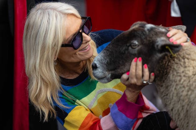 Woolmens Sheep Drive and Livery Fair 2026 on Southwark Bridge, London, UK 27 September 2026 TV presenter Gabby Roslin gets up close to a sheep during the Woolmens Sheep Drive across Southwark Bridge, London, UK, on 27 September 2026. The broadcaster, who became a Freeman of the City of London earlier this year, led the annual drive to mark 80 years in entertainment, joined by Master Woolman David Hopkins, Lady Mayor Dame Susan Langley and Sheriffs of the City of London in aid of the Woolmen s Charity and the Lord Mayor s Appeal., Credit:PETE SPELLER Avalon  Copyright: xPETExSPELLERx xAvalonx 1138620805