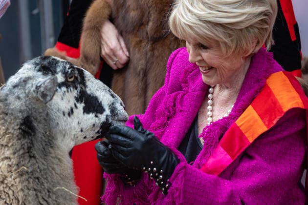 Woolmens Sheep Drive and Livery Fair 2026 on Southwark Bridge, London, UK 27 September 2026 Gloria Hunniford OBE leads the Woolmens Sheep Drive across Southwark Bridge, London, UK, on 27 September 2026. The broadcaster, who became a Freeman of the City of London earlier this year, led the annual drive to mark 80 years in entertainment, joined by Master Woolman David Hopkins, Lady Mayor Dame Susan Langley and Sheriffs of the City of London in aid of the Woolmen s Charity and the Lord Mayor s Appeal., Credit:PETE SPELLER Avalon  Copyright: xPETExSPELLERx xAvalonx 1138620810