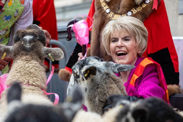 Woolmens Sheep Drive and Livery Fair 2026 on Southwark Bridge, London, UK 27 September 2026 Gloria Hunniford OBE leads the Woolmens Sheep Drive across Southwark Bridge, London, UK, on 27 September 2026. The broadcaster, who became a Freeman of the City of London earlier this year, led the annual drive to mark 80 years in entertainment, joined by Master Woolman David Hopkins, Lady Mayor Dame Susan Langley and Sheriffs of the City of London in aid of the Woolmen s Charity and the Lord Mayor s Appeal., Credit:PETE SPELLER Avalon  Copyright: xPETExSPELLERx xAvalonx 1138620813