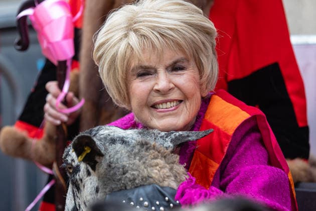 Woolmens Sheep Drive and Livery Fair 2026 on Southwark Bridge, London, UK 27 September 2026 Gloria Hunniford OBE leads the Woolmens Sheep Drive across Southwark Bridge, London, UK, on 27 September 2026. The broadcaster, who became a Freeman of the City of London earlier this year, led the annual drive to mark 80 years in entertainment, joined by Master Woolman David Hopkins, Lady Mayor Dame Susan Langley and Sheriffs of the City of London in aid of the Woolmen s Charity and the Lord Mayor s Appeal., Credit:PETE SPELLER Avalon  Copyright: xPETExSPELLERx xAvalonx 1138620817