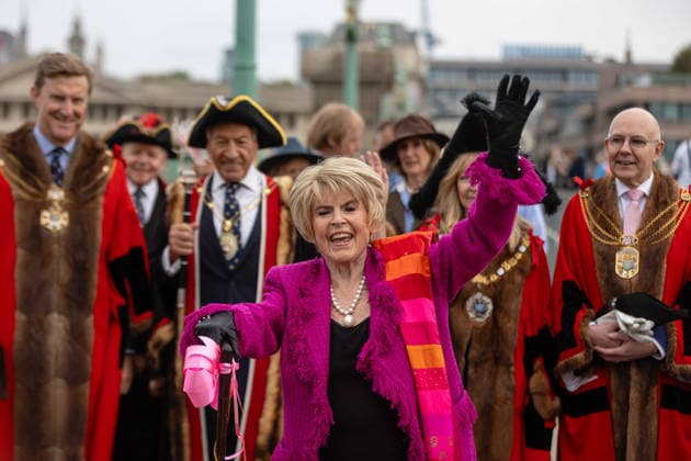 Woolmens Sheep Drive and Livery Fair 2026 on Southwark Bridge, London, UK 27 September 2026 Gloria Hunniford OBE leads the Woolmens Sheep Drive across Southwark Bridge, London, UK, on 27 September 2026. The broadcaster, who became a Freeman of the City of London earlier this year, led the annual drive to mark 80 years in entertainment, joined by Master Woolman David Hopkins, Lady Mayor Dame Susan Langley and Sheriffs of the City of London in aid of the Woolmen s Charity and the Lord Mayor s Appeal., Credit:PETE SPELLER Avalon  Copyright: xPETExSPELLERx xAvalonx 1138620849