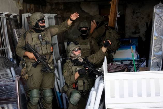 September 27, 2026, Nablus, Palestine, State of: NABLUS, OCCUPIED WEST BANK, SEPTEMBER 27, 2026: Israeli soldiers patrol the Old City of Nablus in the occupied West Bank. Nablus Palestine, State of  - ZUMAq101 20260927_zna_q101_014 Copyright: xNedalxShtiehx