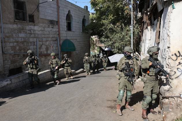 September 27, 2026, Nablus, Palestine, State of: NABLUS, OCCUPIED WEST BANK, SEPTEMBER 27, 2026: Israeli soldiers patrol the Old City of Nablus in the occupied West Bank. Nablus Palestine, State of - ZUMAq101 20260927_zna_q101_015 Copyright: xNedalxShtiehx