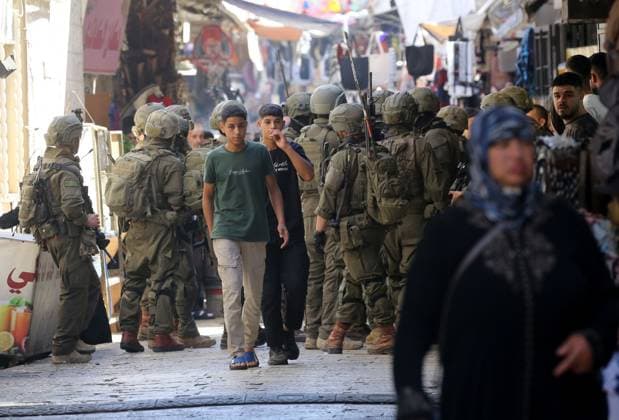 Israeli soldiers patrol Nablus Old City NABLUS, OCCUPIED WEST BANK, SEPTEMBER 27, 2026: Israeli soldiers patrol the Old City of Nablus in the occupied West Bank. NABLUS Palestine, State of Copyright: x xNedalxShtiehx xJNAxPressx