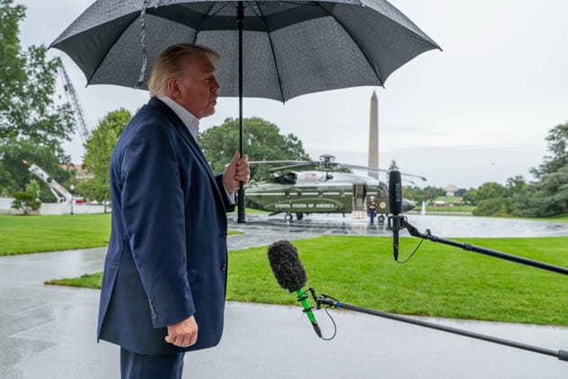 September 27, 2026, Washington, District Of Columbia, United States: U.S. President DONALD TRUMP speaks to members of the press on the South Lawn of the White House before departing for Illinois to attend the final round of the Presidents Cup at Medinah Country Club. Washington United States - ZUMAk206 20260927_znp_k206_005 Copyright: xMattxKaminskyx