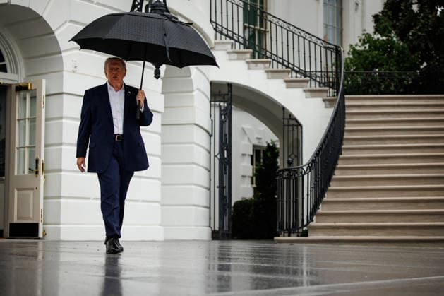 DC: President Trump Departs the White House President Donald Trump holds an umbrella as he walks over to speak to the press before departing from the new South Lawn helipad in Marine One at the White House on September 27, 2026 in Washington, D.C. Trump is heading to Medinah, Illinois where he will be attending the PGA Tour President’s Cup. (Photo by Samuel Corum Pool ABACAPRESS.COM) Washington DC United States  Copyright: xPool ABACAx