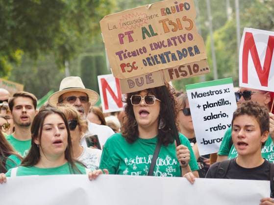 September 27, 2026, Madrid, Madrid, Spain: MADRID, SPAIN - SEPTEMBER 27: Thousands of people protest for improvements in public education and demand greater public investment, on September 27, 2026. Demonstrators marched from Atocha train station, passing by and briefly stopping at Madrid s City Hall in Plaza de Cibeles, before reaching Puerta del Sol, where the seat of the Presidency of the Community of Madrid is located. Madrid Spain - ZUMAh199 20260927_zip_h199_003 Copyright: xAaronxHerediax