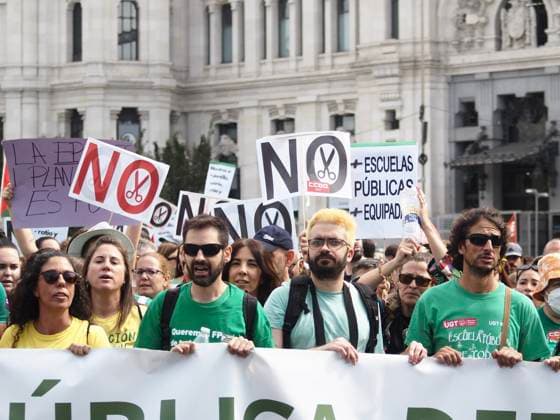 September 27, 2026, Madrid, Madrid, Spain: MADRID, SPAIN - SEPTEMBER 27: Thousands of people protest for improvements in public education and demand greater public investment, on September 27, 2026. Demonstrators marched from Atocha train station, passing by and briefly stopping at Madrid s City Hall in Plaza de Cibeles, before reaching Puerta del Sol, where the seat of the Presidency of the Community of Madrid is located. Madrid Spain - ZUMAh199 20260927_zip_h199_004 Copyright: xAaronxHerediax