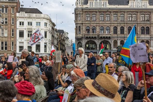 AMSTERDAM Demonstrators participate in the National Peace Protest. The protest on Dam Square and the subsequent march were organized by the Stop War Fever movement, a coalition of progressive organizations concerned about, among other things, rising defense spending. DINGENA MOL ANP netherlands out - belgium out  Copyright: xx x570397218x originalFilename: 570397218.jpg