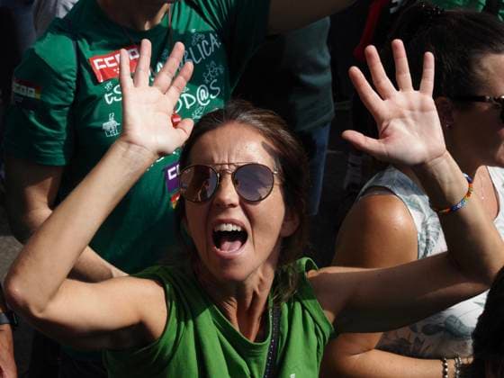 September 27, 2026, Madrid, Madrid, Spain: MADRID, SPAIN - SEPTEMBER 27: Thousands of people protest for improvements in public education and demand greater public investment, on September 27, 2026. Demonstrators marched from Atocha train station, passing by and briefly stopping at Madrid s City Hall in Plaza de Cibeles, before reaching Puerta del Sol, where the seat of the Presidency of the Community of Madrid is located. Madrid Spain - ZUMAh199 20260927_zip_h199_021 Copyright: xAaronxHerediax