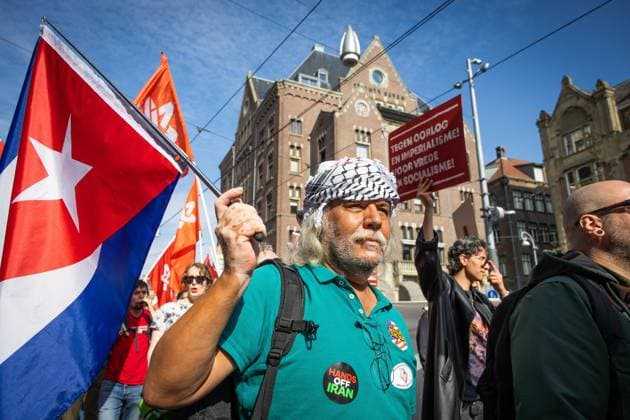 AMSTERDAM Demonstrators participate in the National Peace Protest. The protest on Dam Square and the subsequent march were organized by the Stop War Fever movement, a coalition of progressive organizations concerned about, among other things, rising defense spending. DINGENA MOL ANP netherlands out - belgium out  Copyright: xx x570397434x originalFilename: 570397434.jpg