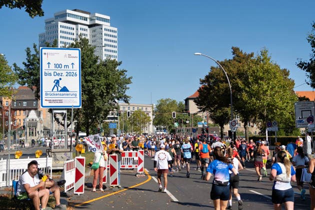 Berlin, September 27, 2026, 52nd BMW Berlin Marathon, Scenes from kilometer 31 on Hohenzollerndamm in the Wilmersdorf district