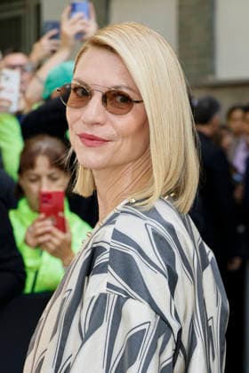 MFW Spring Summer 2027 Armani Arrival MP MILAN, ITALY - SEPTEMBER 27: Claire Danes arrives to Armani fashion show during the Milan Fashion Week - Womenswear Spring Summer 2027 on September 27, 2026 in Milan, Italy. Photo by Marco Piovanotto Abacapress.com Milan Italy  Copyright: xPiovanottoxMarco ABACAx