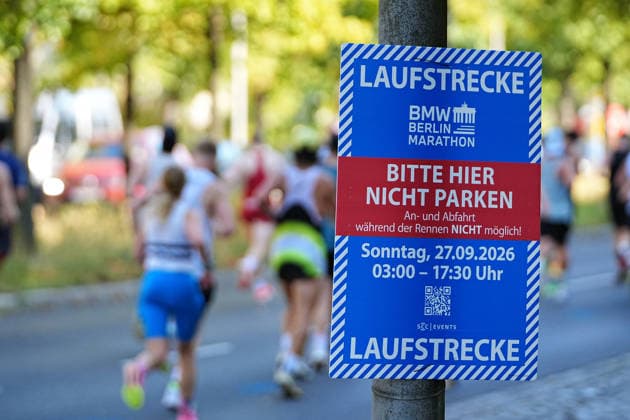 Berlin, September 27, 2026, 52nd BMW Berlin Marathon, Scenes from Hohenzollerndamm in the Wilmersdorf district