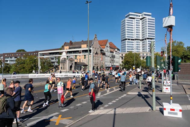 Berlin, September 27, 2026, 52nd BMW Berlin Marathon, Scenes from Hohenzollerndamm in the Wilmersdorf district