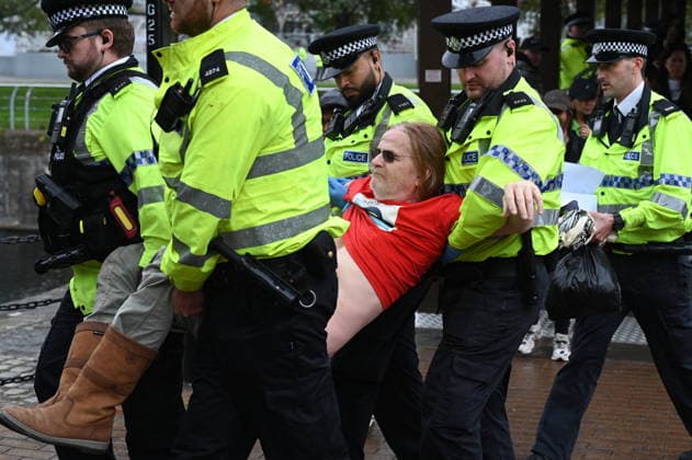 Arrests at the Lift the Ban protest in Liverpool LIVERPOOL, UNITED KINGDOM - SEPTEMBER 27: Supporters of Palestine Action are detained by police during a Lift the Ban rally outside the venue of the Labour Party Conference as they call for the lifting of the ban on the group, in Liverpool, United Kingdom on September 27, 2026. Rasid Necati Aslim Anadolu Liverpool United Kingdom. Editorial use only. Please get in touch for any other usage.  Copyright: x2026xAnadoluxRasidxNecatixAslimx