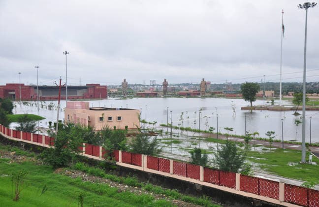 LUCKNOW, INDIA - SEPTEMBER 26: Waterlogging seen at Atal Prerna Sthal Vasant Kunj following two days of continuous rainfall , on September 27, 2026 in Lucknow, India. According to the India Meteorological Department forecast, weather conditions are likely to remain affected in the state on Saturday and Sunday. In eastern Uttar Pradesh, a warning of very heavy rainfall has been issued, along with heavy rainfall, thunder and lightning, and strong winds. (Photo by Deepak Gupta Hindustan Times ) Lucknow: Heavy Rain Triggers Waterlogging, Traffic Disruptions Across City