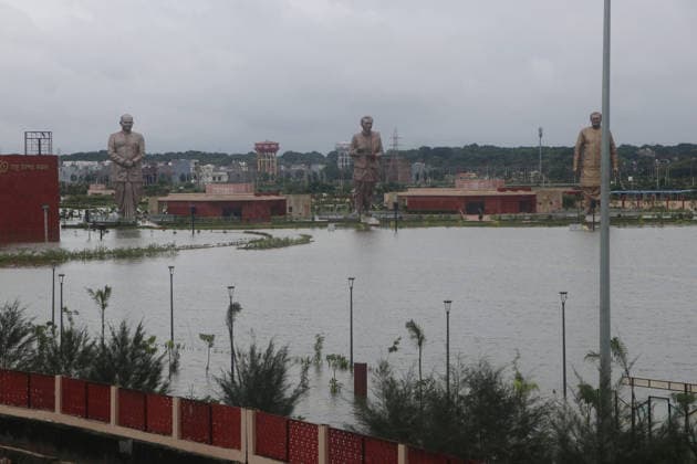 LUCKNOW, INDIA - SEPTEMBER 26: Waterlogging seen at Atal Prerna Sthal Vasant Kunj following two days of continuous rainfall , on September 27, 2026 in Lucknow, India. According to the India Meteorological Department forecast, weather conditions are likely to remain affected in the state on Saturday and Sunday. In eastern Uttar Pradesh, a warning of very heavy rainfall has been issued, along with heavy rainfall, thunder and lightning, and strong winds. (Photo by Deepak Gupta Hindustan Times ) Lucknow: Heavy Rain Triggers Waterlogging, Traffic Disruptions Across City