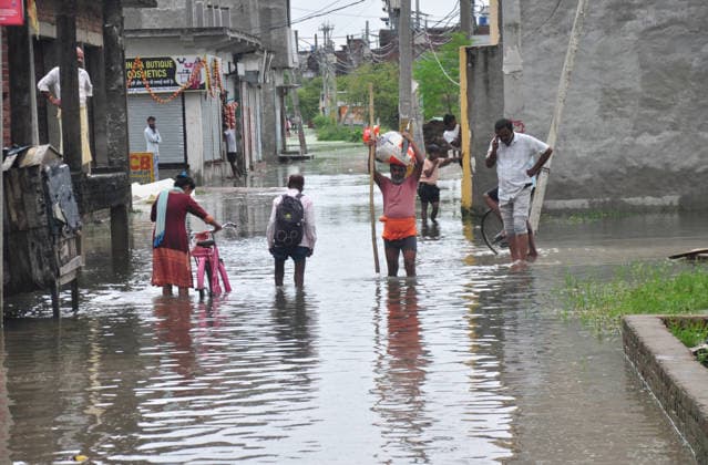 LUCKNOW, INDIA - SEPTEMBER 27: Floodwaters inundated at daud nagar Faizullaganj following two days of continuous rainfall on September 27, 2026 in Lucknow, India. According to the India Meteorological Department forecast, weather conditions are likely to remain affected in the state on Saturday and Sunday. In eastern Uttar Pradesh, a warning of very heavy rainfall has been issued, along with heavy rainfall, thunder and lightning, and strong winds. (Photo by Deepak Gupta Hindustan Times ) Lucknow: Heavy Rain Triggers Waterlogging, Traffic Disruptions Across City