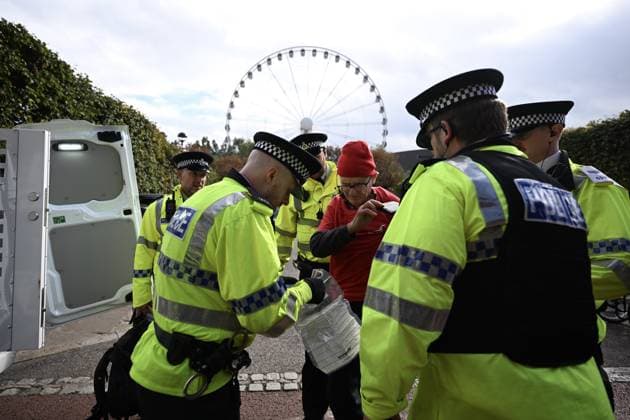 Arrests at the Lift the Ban protest in Liverpool LIVERPOOL, UNITED KINGDOM - SEPTEMBER 27: Supporters of Palestine Action are detained by police during a Lift the Ban rally outside the venue of the Labour Party Conference as they call for the lifting of the ban on the group, in Liverpool, United Kingdom on September 27, 2026. Rasid Necati Aslim Anadolu Liverpool United Kingdom. Editorial use only. Please get in touch for any other usage.  Copyright: x2026xAnadoluxRasidxNecatixAslimx