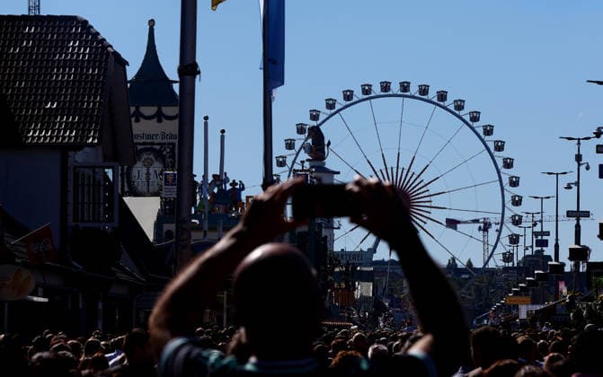 Germany world s largest beer festival Oktoberfest A general view of the world s largest beer festival Oktoberfest in Munich, Germany, September 27th , 2026 . Photo by Davide Elias Copyright: xDavidexEliasx