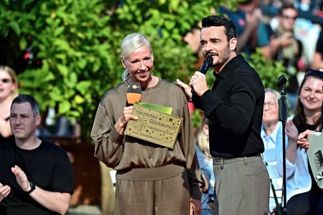 ZDF Fernsehgarten host Andrea Kiwi Kiewel and singer and host Giovanni Zarrella during the ZDF entertainment show Fernsehgarten on September 27, 2026, in Mainz 20260927MWI150971