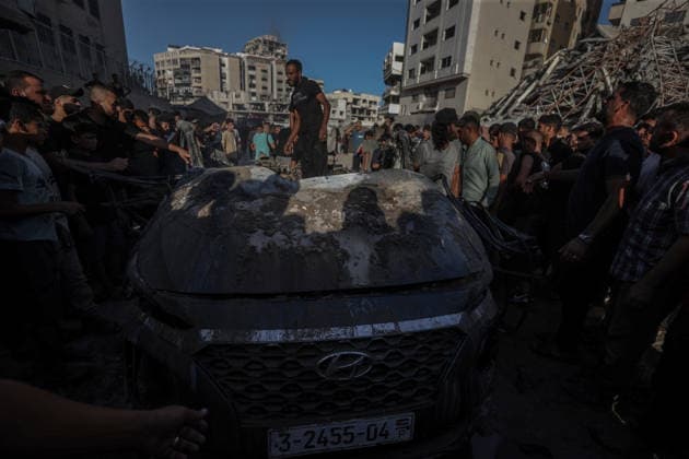 The Israeli army targeted a vehicle in Gaza GAZA CITY, GAZA, PALESTINE - SEPTEMBER 27: Palestinians inspect a heavily damaged vehicle hit by an Israeli unmanned aerial vehicle (UAV) strike at the Industrial Junction in Gaza City, Gaza, Palestine on September 27, 2026. Despite an active ceasefire agreement, Israeli forces continued their attacks on the area, leaving multiple people killed and wounded. Ali Jadallah Anadolu Gaza City Gaza. Editorial use only. Please get in touch for any other usage.  Copyright: x2026xAnadoluxAlixJadallahx