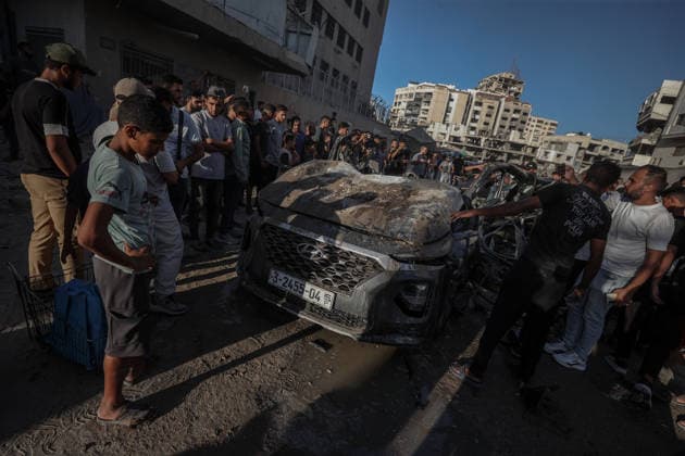 The Israeli army targeted a vehicle in Gaza GAZA CITY, GAZA, PALESTINE - SEPTEMBER 27: Palestinians inspect a heavily damaged vehicle hit by an Israeli unmanned aerial vehicle (UAV) strike at the Industrial Junction in Gaza City, Gaza, Palestine on September 27, 2026. Despite an active ceasefire agreement, Israeli forces continued their attacks on the area, leaving multiple people killed and wounded. Ali Jadallah Anadolu Gaza City Gaza. Editorial use only. Please get in touch for any other usage.  Copyright: x2026xAnadoluxAlixJadallahx