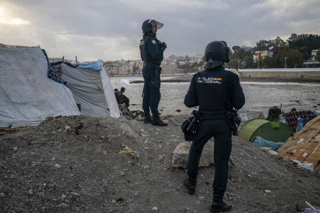 Riot police clear migrant camp near desalination plant in Ceuta CEUTA, SPAIN - SEPTEMBER 27: Riot police officers clear part of a makeshift migrant camp at Benitez Beach during an operation to establish a security perimeter around Ceuta s desalination plant following the mass crossing of migrants from Morocco, in Ceuta, Spain, on September 27, 2026. Jose Colon Anadolu Ceuta Spain. Editorial use only. Please get in touch for any other usage.  Copyright: x2026xAnadoluxJosexColonx